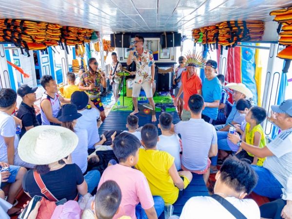 Nha Trang Floating Bar Boat Party Trip